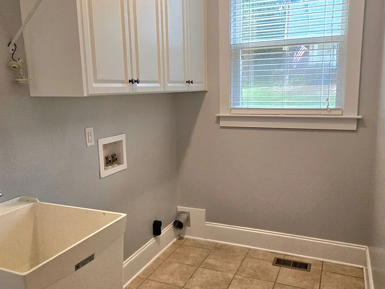 643 Burgamy Pass — Photo 32