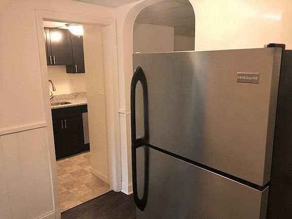 2nd image of 921 Saint Paul St #923-G2
