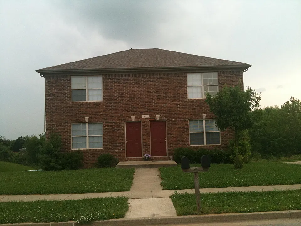 812 Ridgewood Dr #2