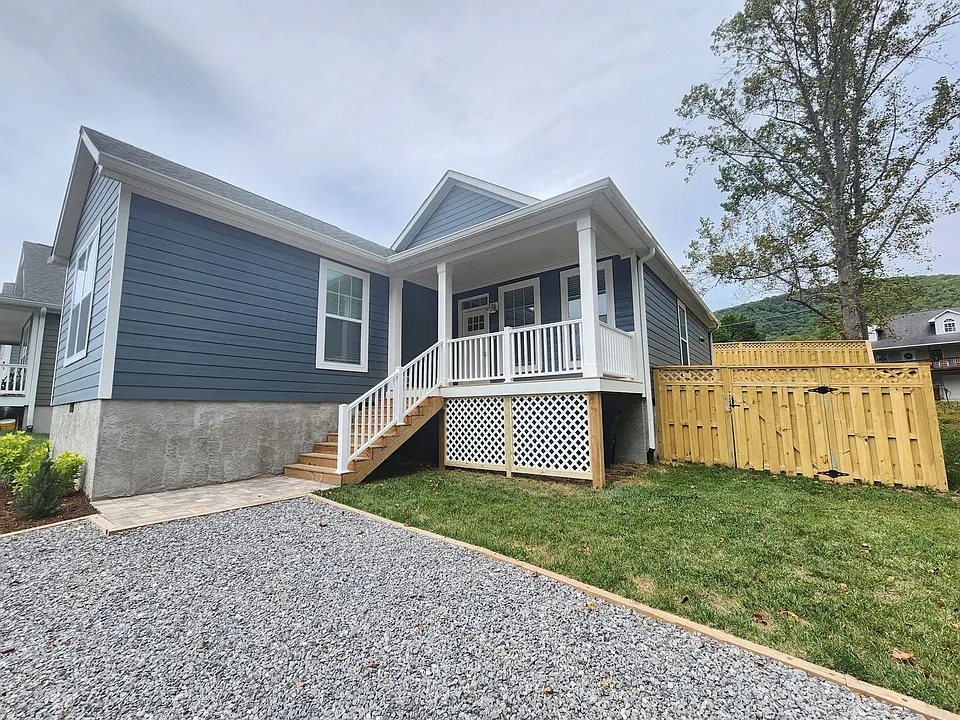 1128 Blueview Dr