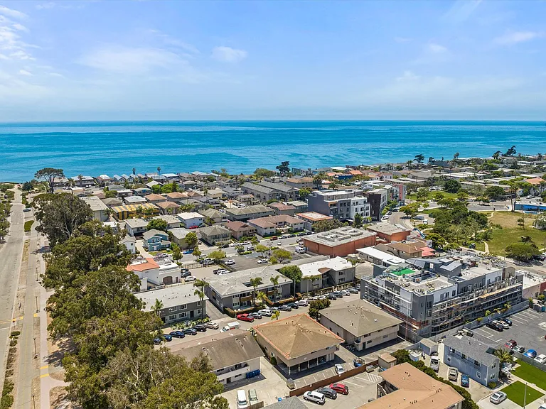 Renovated Apartments in Isla Vista — Photo 12