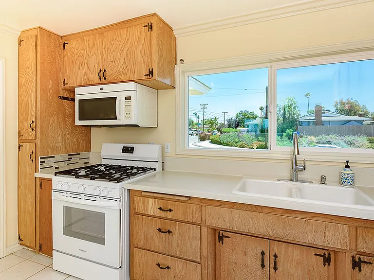 5501 Lodi St — Photo 10