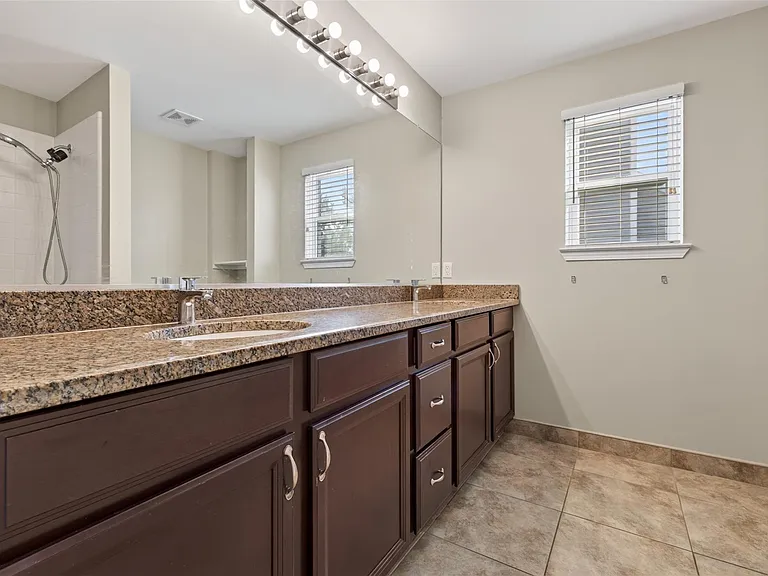 699 Bay Pointe Dr — Photo 26