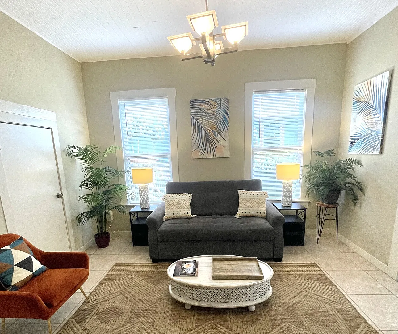 Charming Bungalow in the Heart of Tampa Heights near the Riverwalk — Photo 1