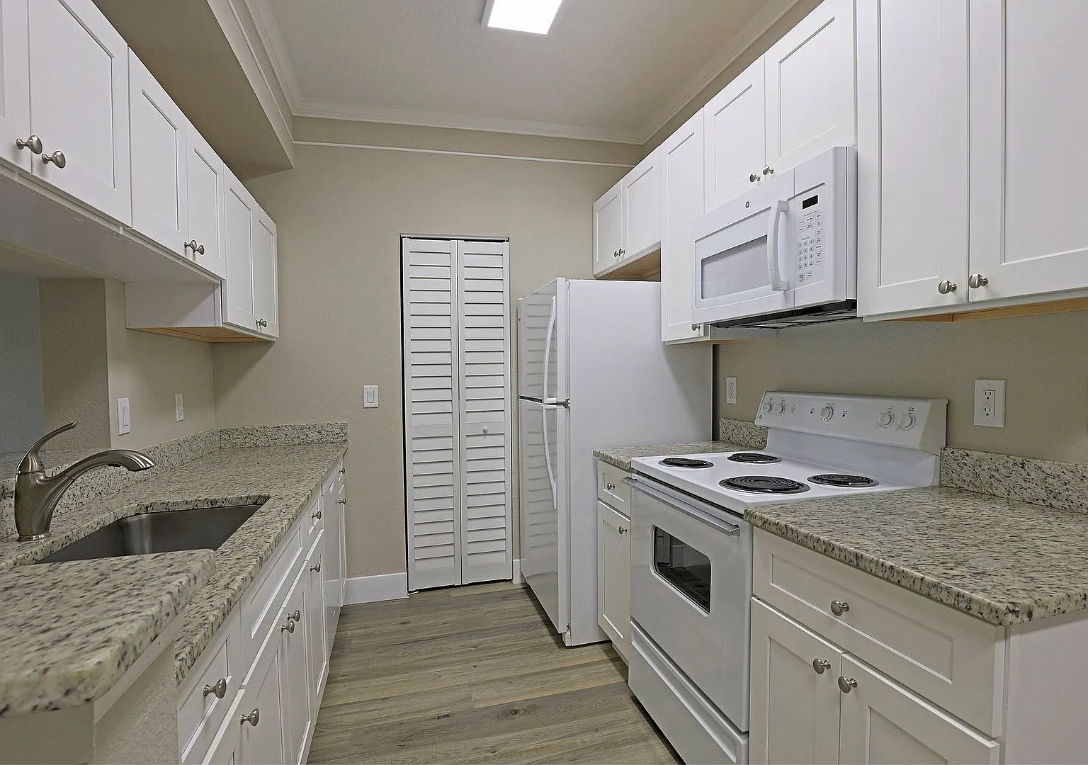 Royal Greens at Gateway 11540 Villa Grand 1207 — Photo 2
