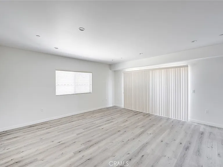 14526 Hartland St #307 — Photo 4