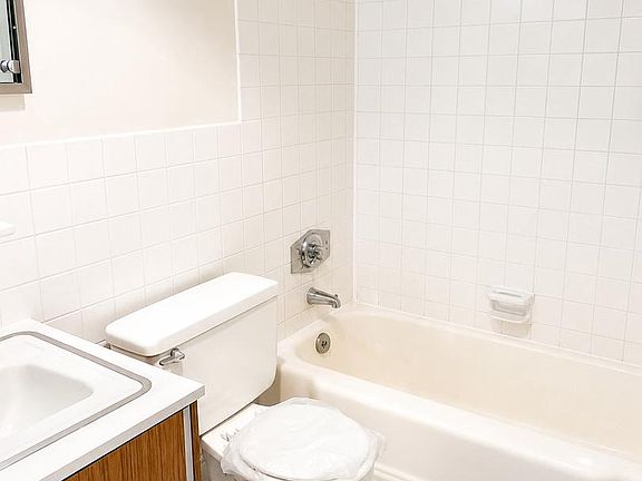 5th image of 224 W Rittenhouse Sq #2315B
