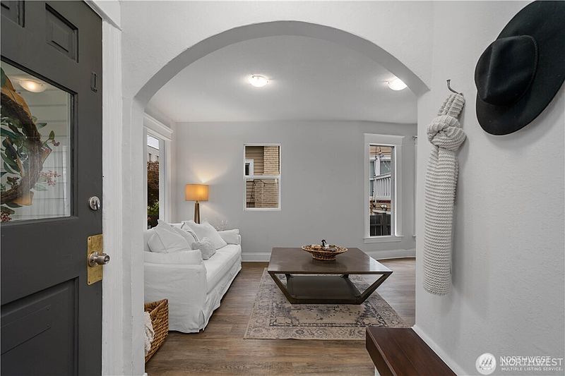 4th image of 1305 NE 55th Street
