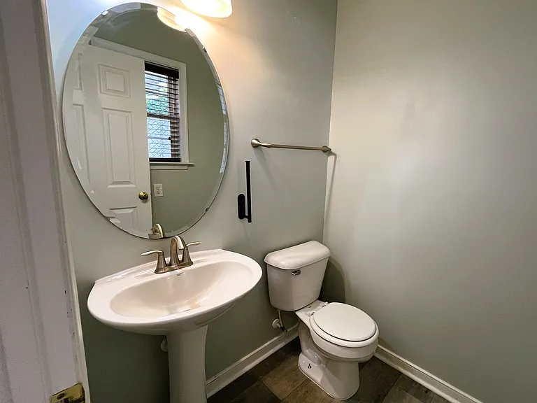 410 Queensbury Ln — Photo 8