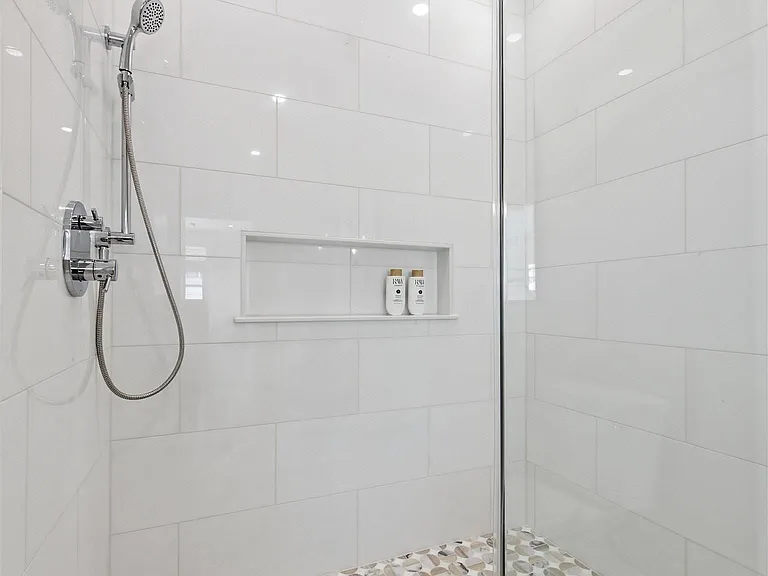 105 S Stratford Ave #MONTHLY LEASE JULY — Photo 28