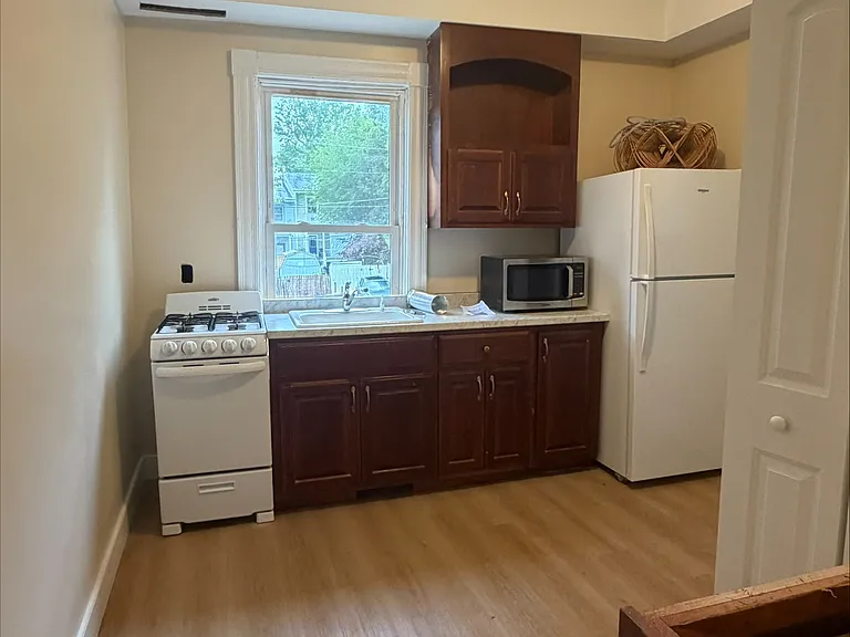 618 S Laurel St — Photo 13
