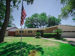 10143 Brinwood Dr, Houston, TX 77043