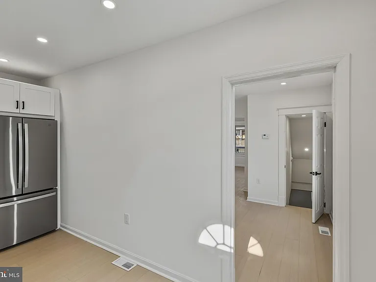 507 Washburn Ave — Photo 4