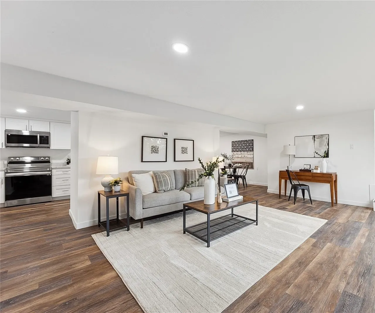 2 bed, 1370 sqft, $2,090 — Photo 4
