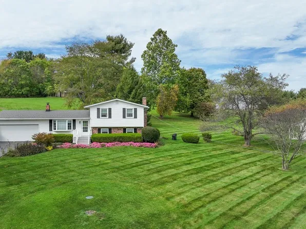 8069 Goodrich Rd SW, Navarre, OH 44662