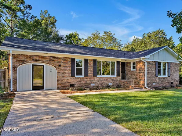 38 Pelican Point Road, Wilmington, NC 28409