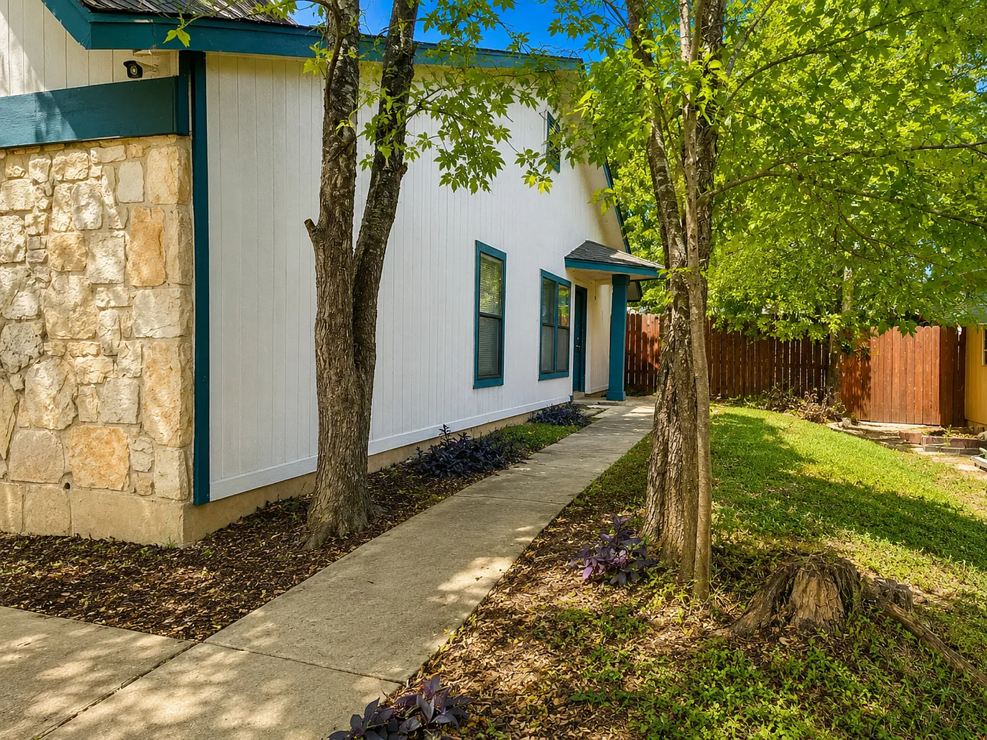 Move-In Special. off the first full month's rent with a 12-month lease. — Photo 4