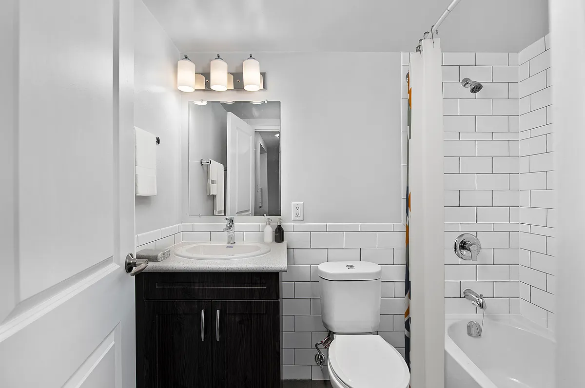 4900 Bathurst Street — Photo 3