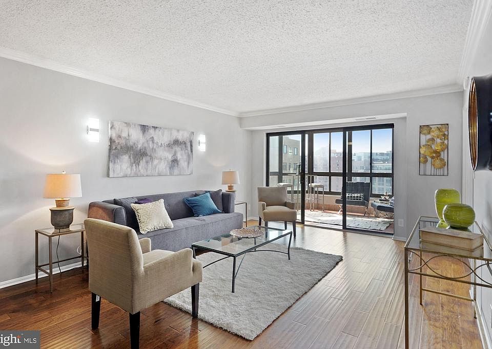 Renovated 2 bedroom 2 bathroom!