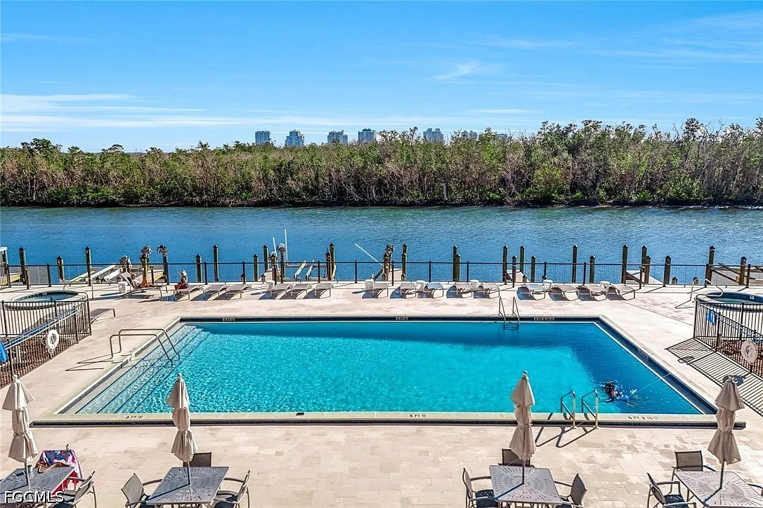2 bed, 2.0 bath, 1345 sqft, $8,500 — Photo 2