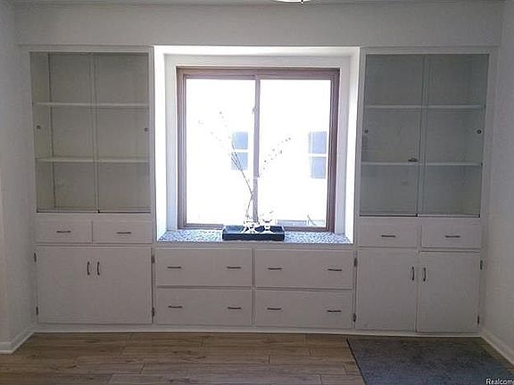 3rd image of 109 S Josephine Ave