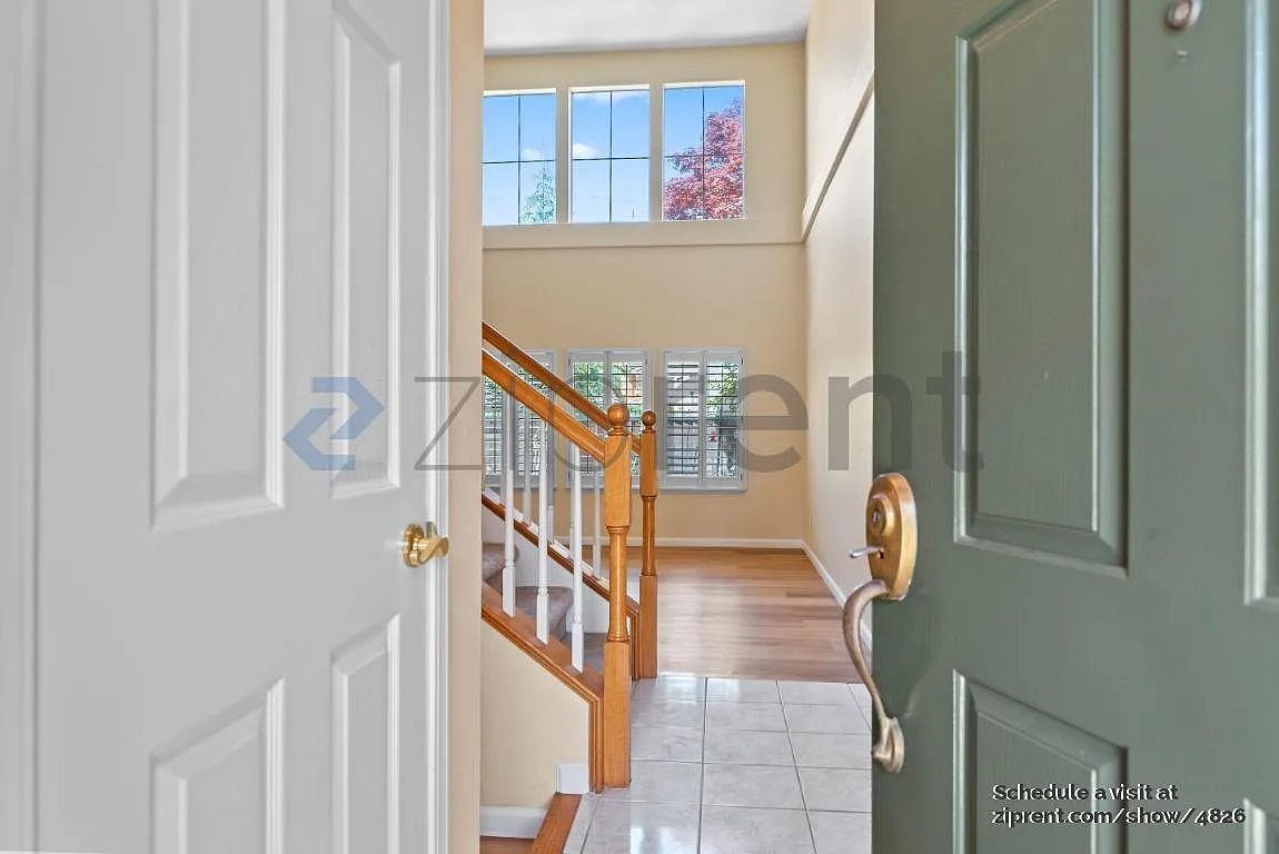 Building Photo - 439 Sandhurst Dr
