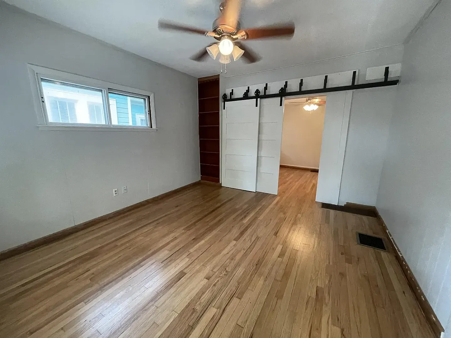 615 N Lincoln St — Photo 3