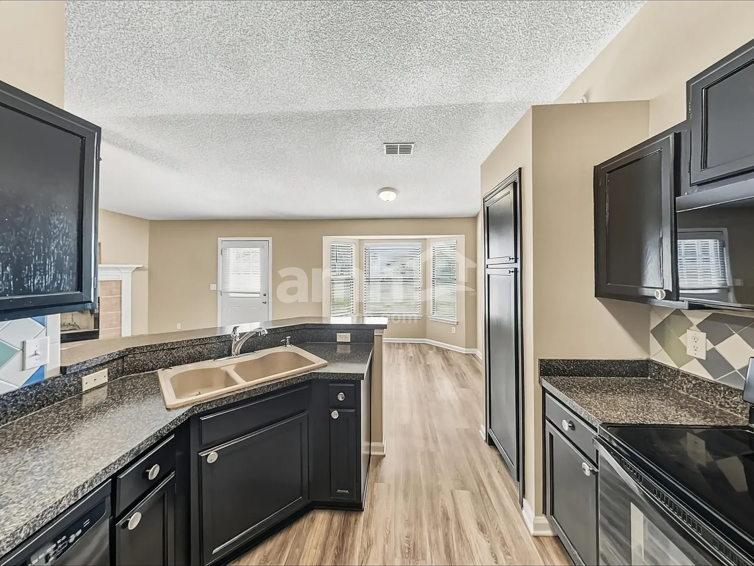 3 bed, 2.0 bath, 1670 sqft, $1,775 — Photo 3