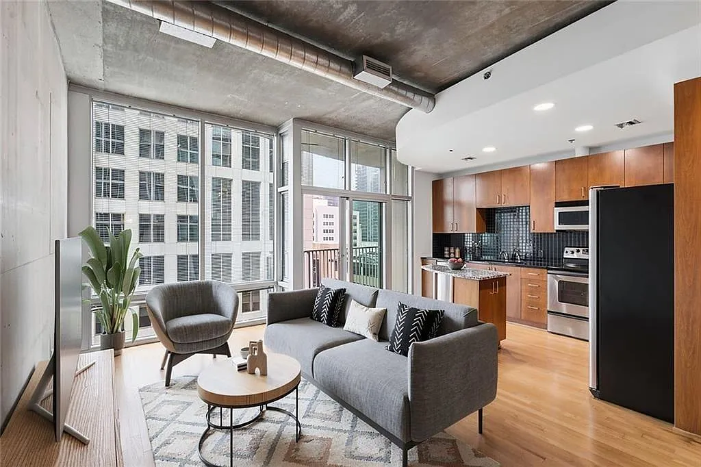 1 bed, 1.0 bath, 696 sqft, $1,900 — Photo 3