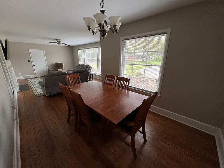 2107 Richardson Dr — Photo 9