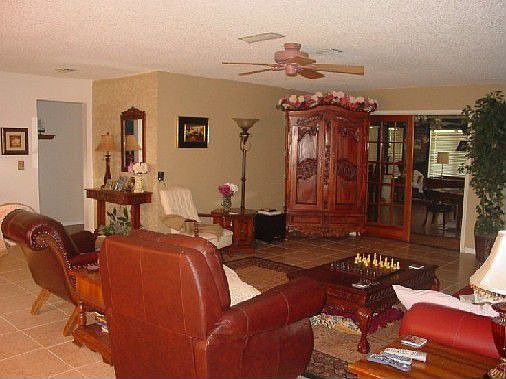 HUGE LIVING ROOM