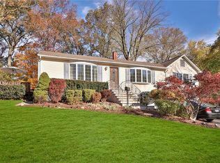 7 Louise Dr, West Nyack, NY 10994