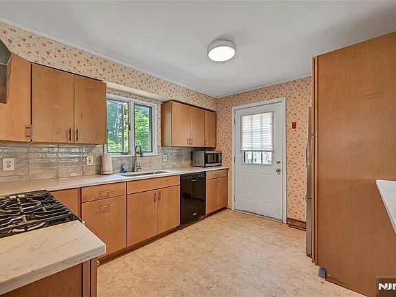 5th image of 21 Butler Pl