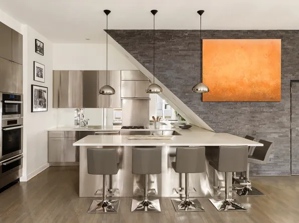 39 1/2 Crosby Street image 2 of 11