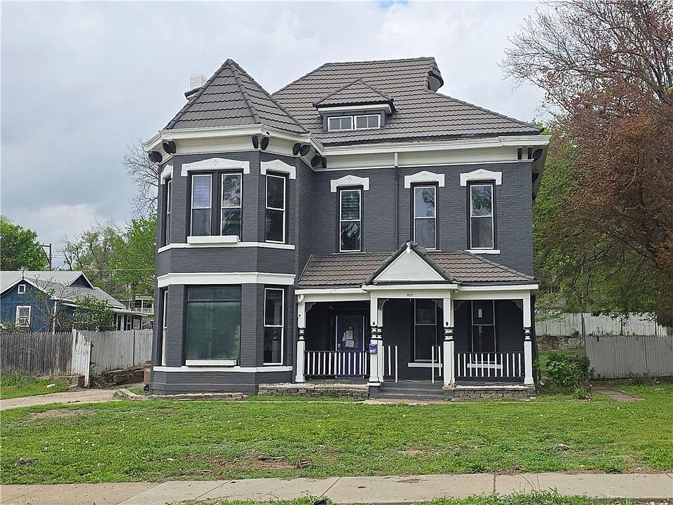 1st image of 617 Parallel St