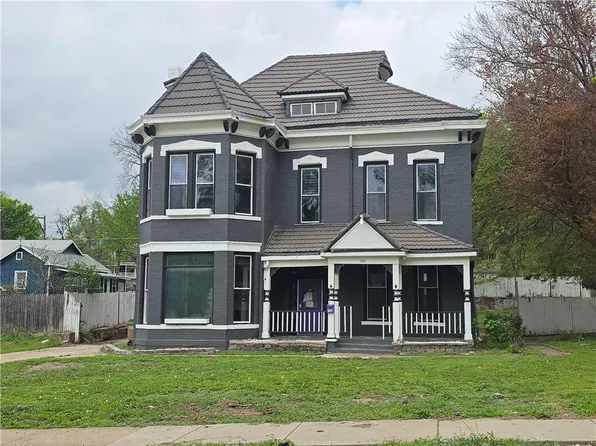 617 Parallel St, Atchison, KS 66002
