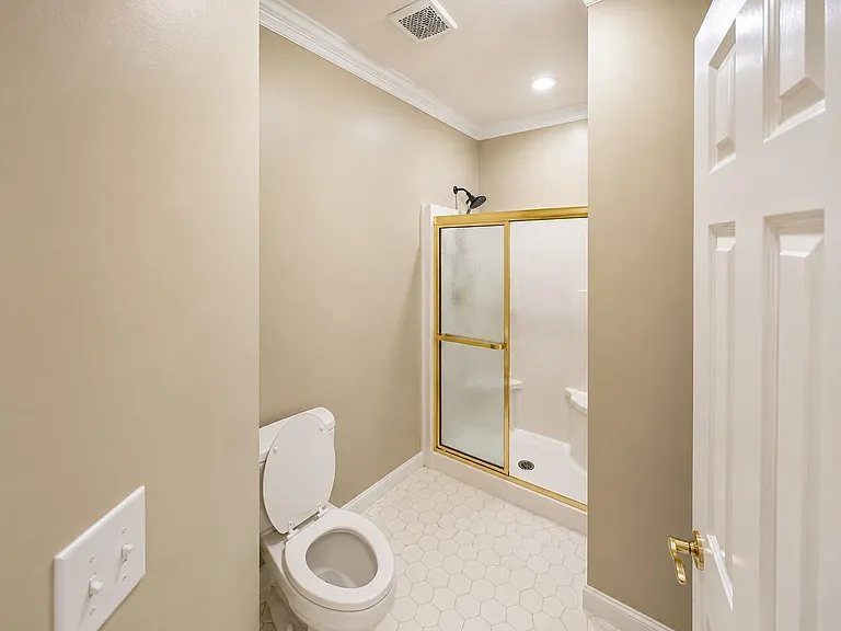 340 Interchange Dr — Photo 13