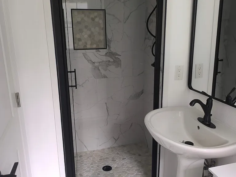 121 E Lloyd St — Photo 13