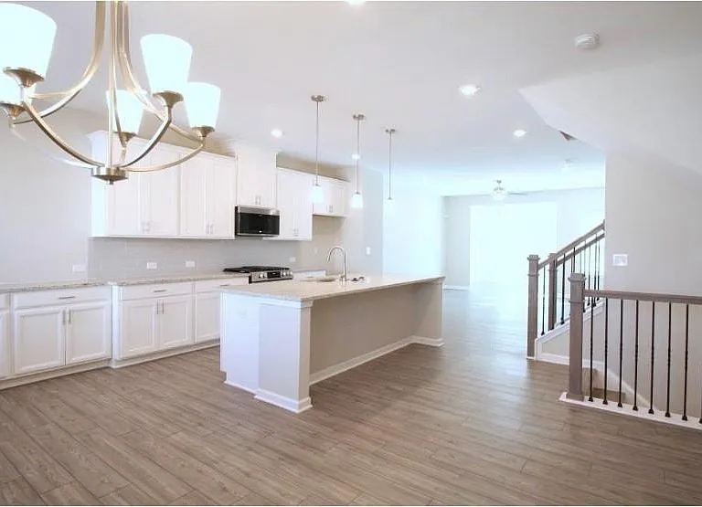 2237 Pink Hawthorn Dr — Photo 4