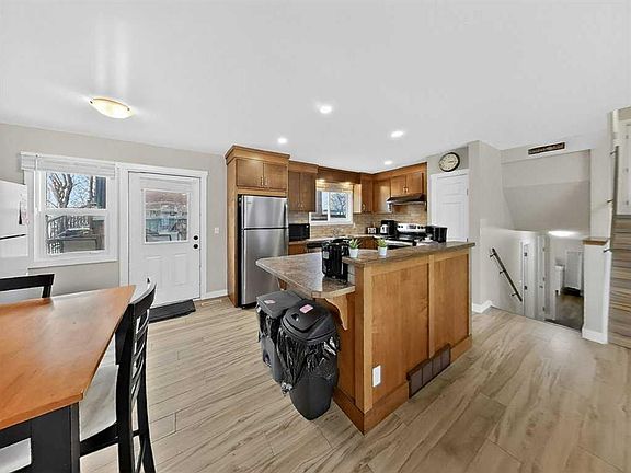 5th image of 10 E Trent Rd W