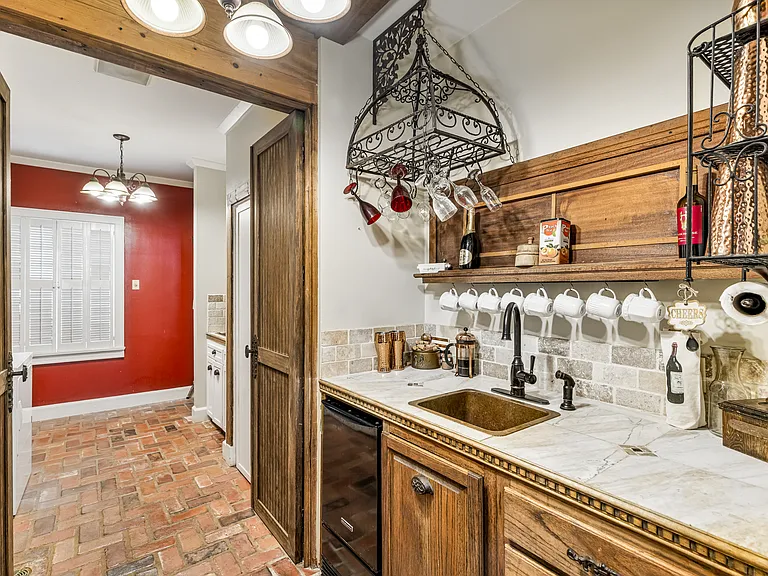 3400 Deborah Dr — Photo 40