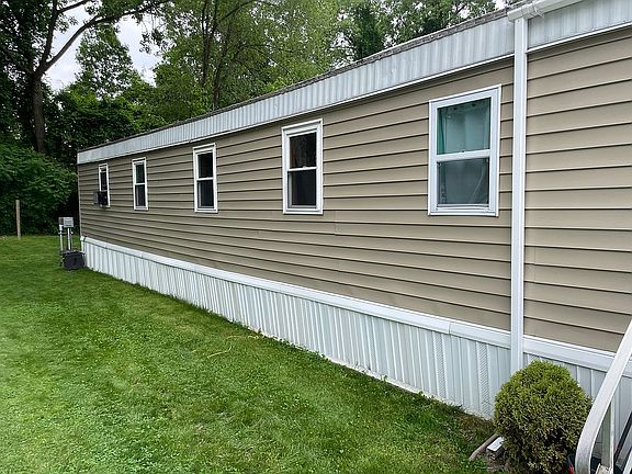 2nd image of 12 Fern Ln