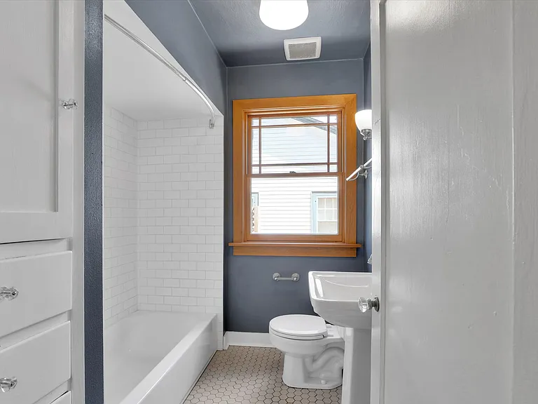 32 E 26th Ave — Photo 6