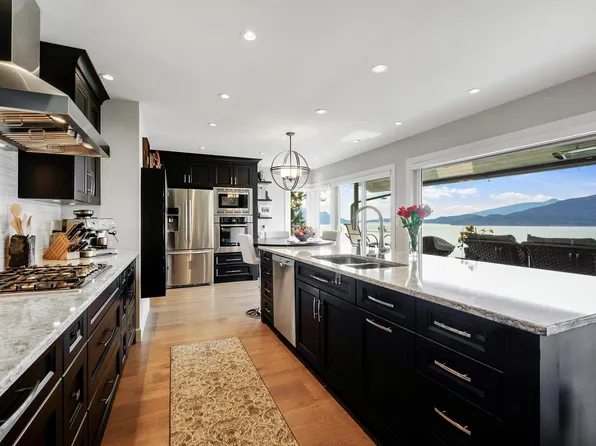 50 Panorama Rd, Lions Bay, BC V0N 2E0