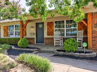 2206 Barclay Rd, The Village, OK 73120