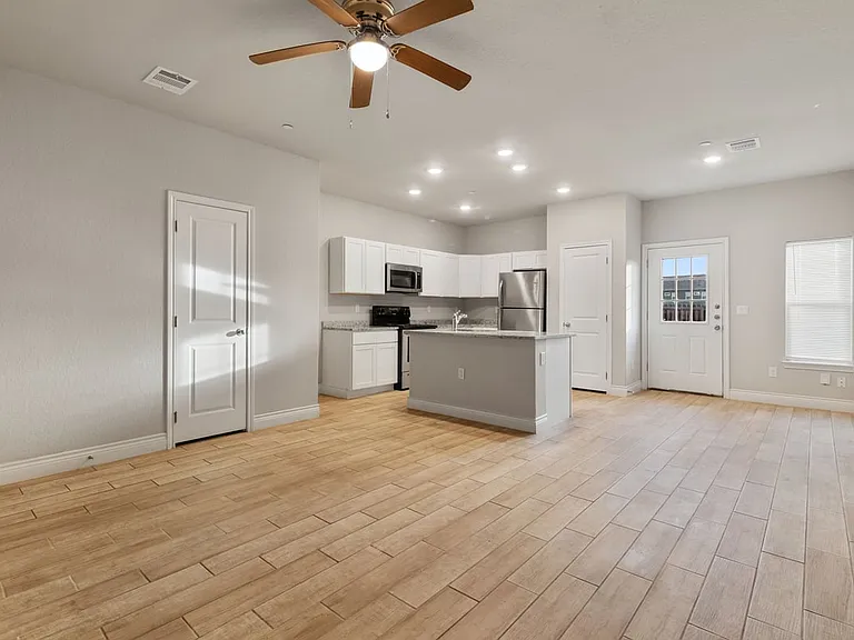 7314 Savannah Brks — Photo 13