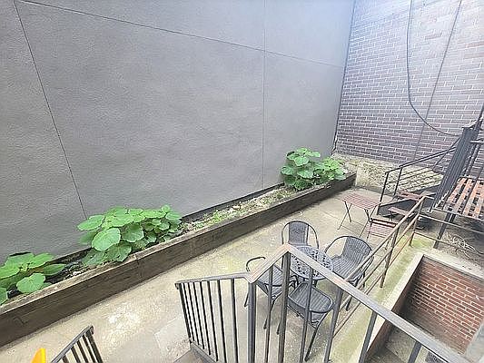 1st image of 301 10th Ave #1V