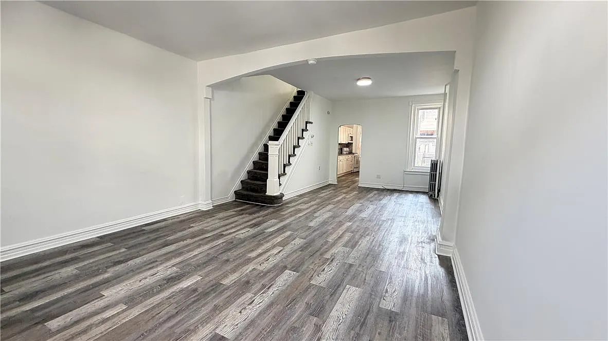 4 bed, 1.5 bath, 1432 sqft, $2,000 — Photo 4