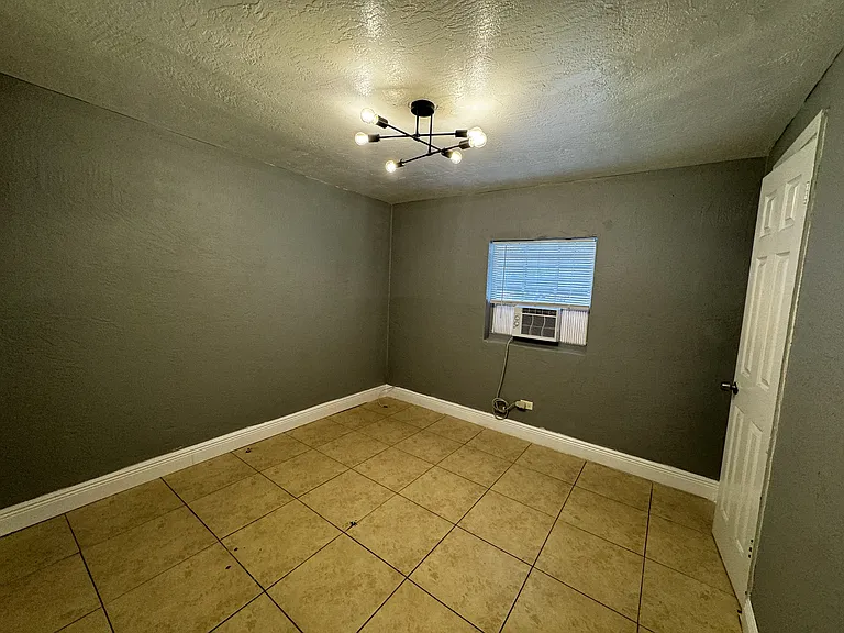 4017 SW 24th St #3 — Photo 8