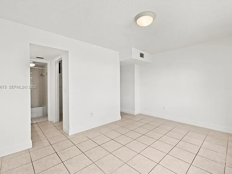 999 Hamilton Dr #999B — Photo 14